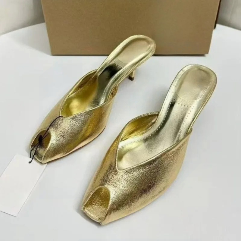 Luxury Lifestyle Shoes - أحذية نسائية فاخرة ذهبية اللون، صنادل