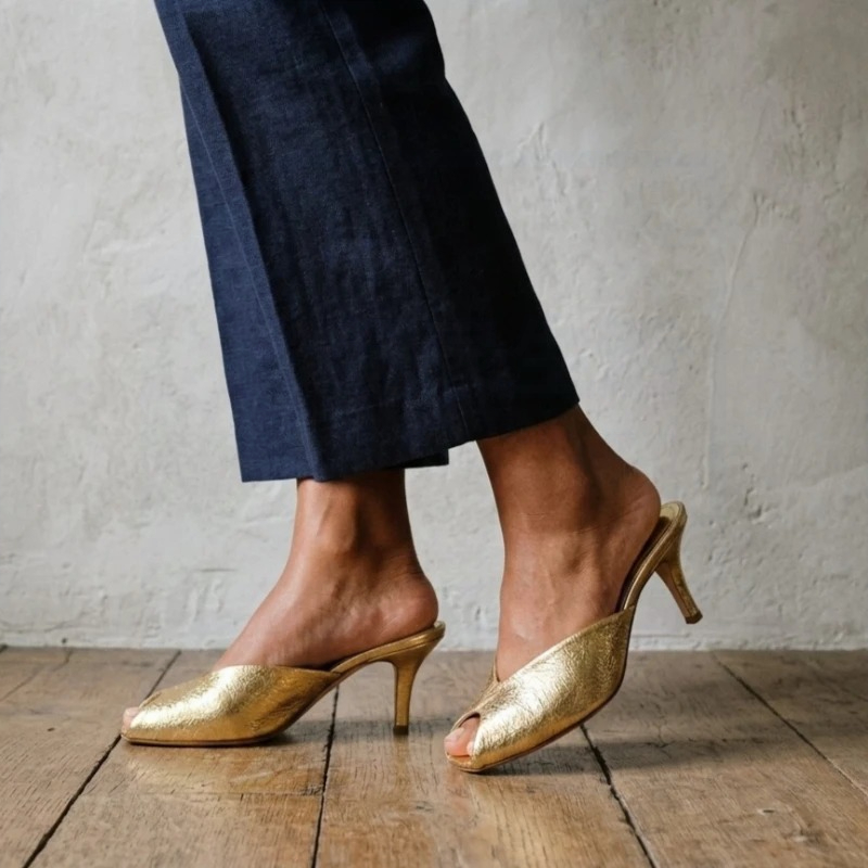 أحذية نسائية فاخرة ذهبية اللون - مراجعة Luxury Lifestyle Shoes وسعره